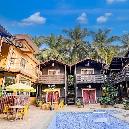 Super Townhouse Morjim Hotel
